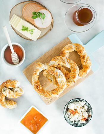 How to Make Simit at Home <br> Puff Pastry Cheese Simit Recipe