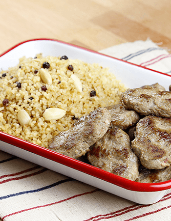 Köfte ve Kuş Üzümlü Bulgur Pilavı Nasıl Yapılır?