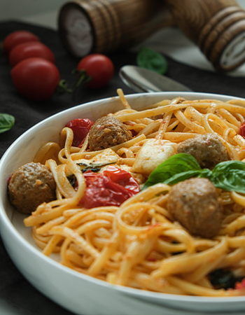 How to Make a Summery Tomato Pasta